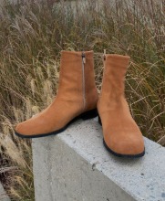 Suede Chelsea Boots (camel)
